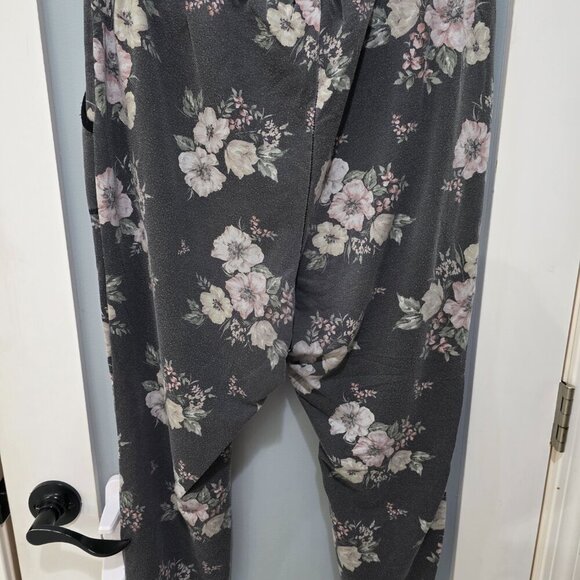 Torrid Women’s Black Floral Lounge Set – Zip Up Hoodie Size 2 & Joggers Size 1 - Picture 12 of 13